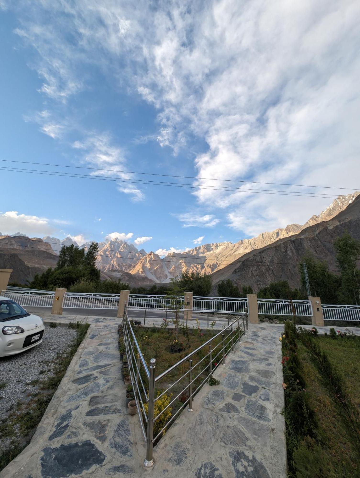 Apex Hotels And Resorts Hussaini Karimabad  외부 사진