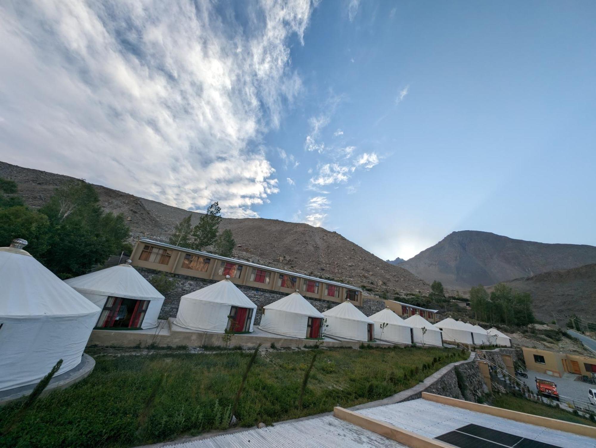 Apex Hotels And Resorts Leyurt Hussaini Karimabad  외부 사진