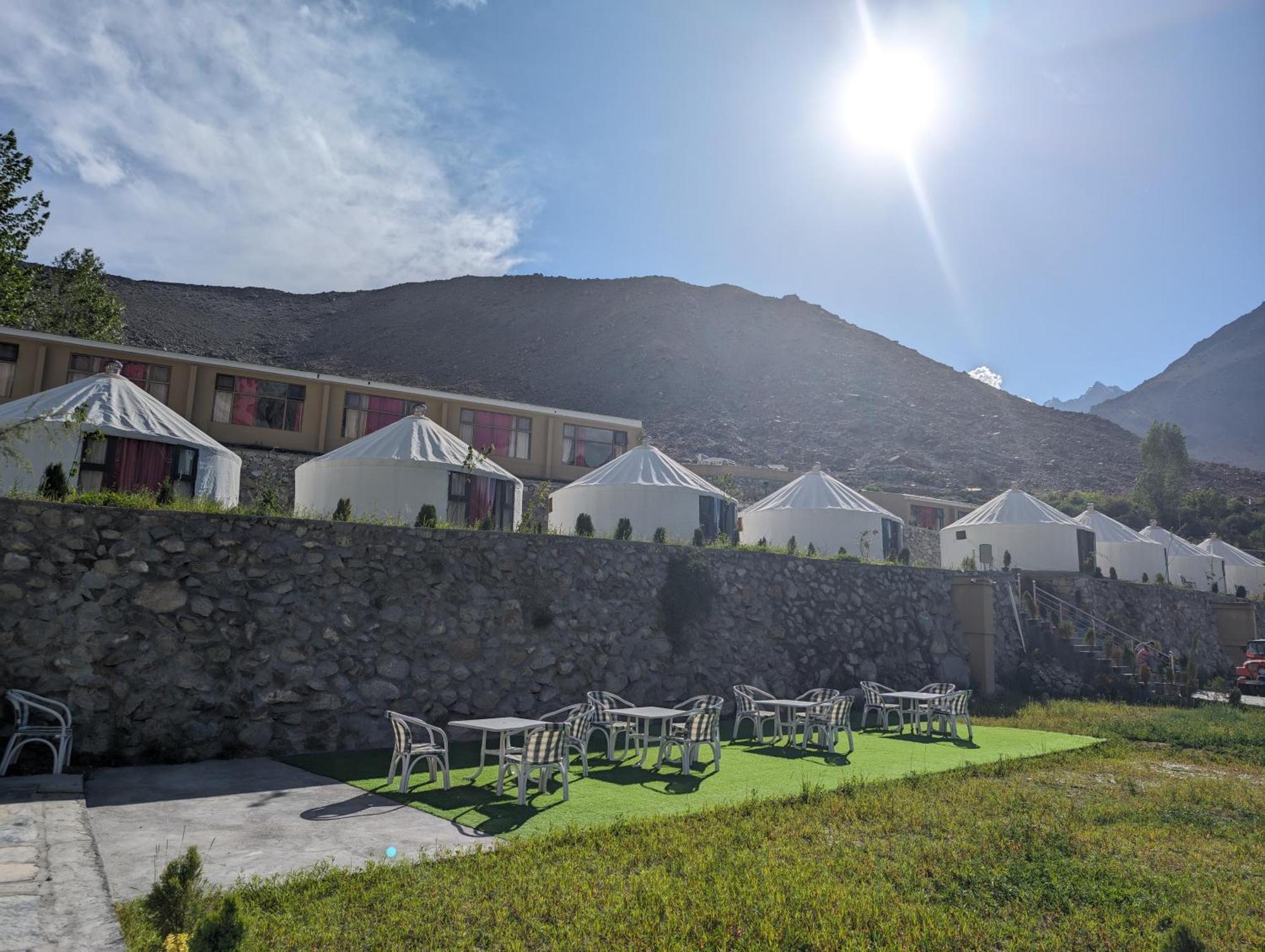 Apex Hotels And Resorts Hussaini Karimabad  외부 사진